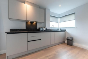 Apartment Forty Staines Upon Thames - Free Parking - Heathrow - Thorpe Park